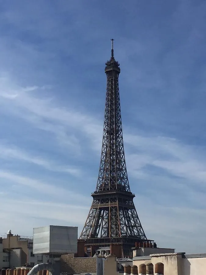 Private Apartment - Rue Cler - Eiffel Tower View Paris