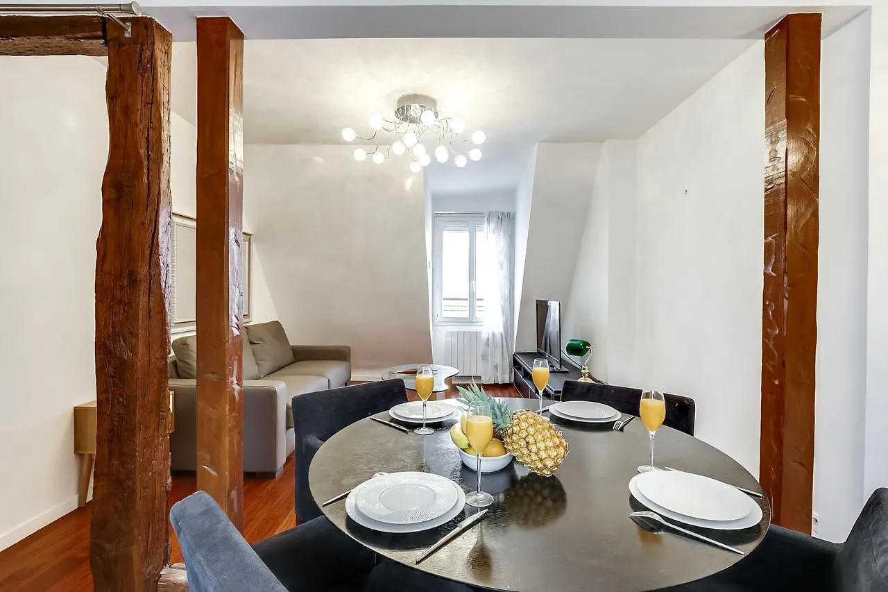 Apartment Private Apartment - Rue Cler - Eiffel Tower View Paris
